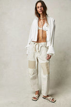 Load image into Gallery viewer, Free People We The Free Moxie Pull-On Barrel Jeans/White