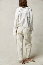 Load image into Gallery viewer, Free People We The Free Moxie Pull-On Barrel Jeans/White