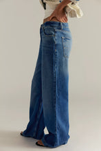 Load image into Gallery viewer, Free People We The Free Stride Straight 'n Wide Jeans/Walk Away