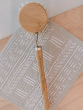 Load image into Gallery viewer, No Tox Long Handle Scrub Brush