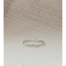 Load image into Gallery viewer, Raquel Rosalie Wavelet Ring