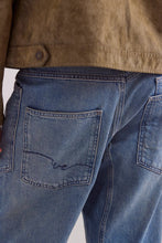 Load image into Gallery viewer, Free People We The Free Moxie Pull-On Barrel Jean/Truest Blue