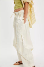 Load image into Gallery viewer, Free People We The Free Onset Pull-On Cargo Pants/Tofu