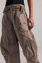 Load image into Gallery viewer, Free People We The Free Onset Pull-On Cargo Pants /Dusted Cocoa