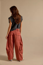 Load image into Gallery viewer, Free People We The Free Onset Pull-On Cargo Pants /Paper Lantern