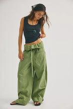 Load image into Gallery viewer, Free People Fisherman Drawcord Pull-On Pants/Mistletoe
