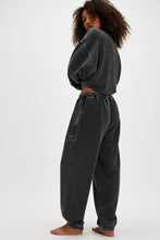 Load image into Gallery viewer, Free People Slow It Down Joggers/Black