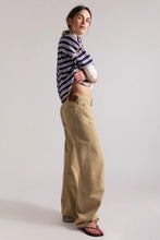 Load image into Gallery viewer, Free People We The Free Fable Low-Rise Twisted Bowed Jeans/Oat Latte