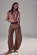 Load image into Gallery viewer, Free People Spotlight Menswear Barrel Trousers/Brown