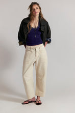 Load image into Gallery viewer, Free People We The Free Minimalist Moxie BarrelJeans/Dusty Roads