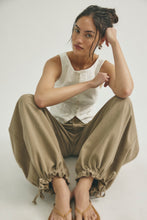 Load image into Gallery viewer, Free People  The Free Essential Lotus Balloon Jeans/Beige