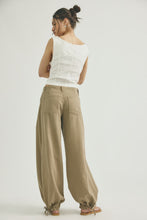 Load image into Gallery viewer, Free People  The Free Essential Lotus Balloon Jeans/Beige