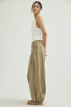 Load image into Gallery viewer, Free People  The Free Essential Lotus Balloon Jeans/Beige