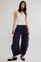 Load image into Gallery viewer, Free People We The Free Reef Curved Twill Cargo Pants/Black