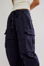 Load image into Gallery viewer, Free People We The Free Reef Curved Twill Cargo Pants/Black