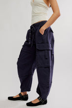 Load image into Gallery viewer, Free People We The Free Reef Curved Twill Cargo Pants/Black