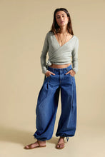 Load image into Gallery viewer, Free People We The Free Essential Lotus Balloon Jeans /Moonshadow