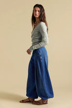 Load image into Gallery viewer, Free People We The Free Essential Lotus Balloon Jeans /Moonshadow
