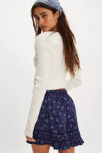 Load image into Gallery viewer, Free People Cambridge Printed Pull-On Shorts/Navy Combo