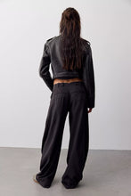 Load image into Gallery viewer, Free People Spotlight Washed Barrel Chino Trousers/Black