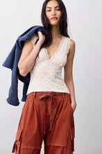 Load image into Gallery viewer, Free People We The Free Reef Curved Twill Cargo Pants/Burnt Chilis