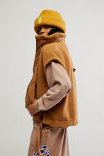 Load image into Gallery viewer, Free People Scout It Out Fleece Vest/Twig