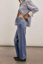 Load image into Gallery viewer, Free People We The Free Tennessee Low-Rise Boyfriend Jeans/Cowboy Romance