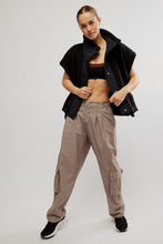 Load image into Gallery viewer, Free People Scout It Out Fleece Vest/Black