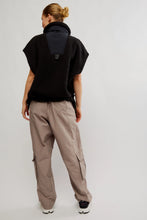 Load image into Gallery viewer, Free People Scout It Out Fleece Vest/Black