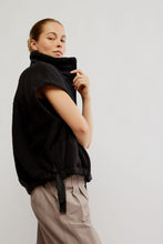 Load image into Gallery viewer, Free People Scout It Out Fleece Vest/Black